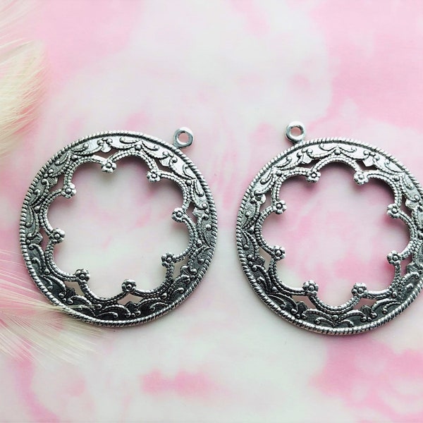 Earring Drop Antique Silver Round Scallop Medallion Filigree Stamping ~ Jewelry Ornament Findings ~ Brass Stamping (CB-3025)