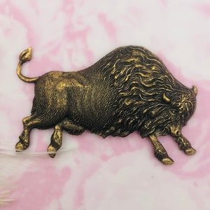 ANTIQUE BRASS Large Wild Buffalo Stamping ~ Jewelry Ornament Brass Findings ~ Brass Stampings (CC-026)