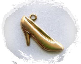 Clearance BRASS (28 Pieces) High Heel Shoe Charms - Shoe Stamping - Jewelry Findings (FM)