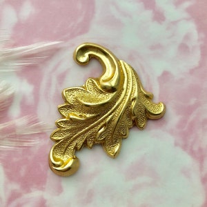 BRASS (2 Pieces) Acanthus Leaf Stamping ~ Jewelry Ornament Findings ~ Brass Stamping (FA-6012)