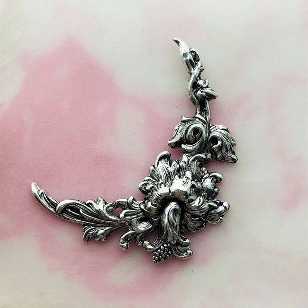 ANTIQUE SILVER Small Thistle Flower Floral Swag Stamping - Jewelry Ornament Findings (FA-6108)