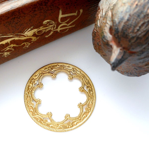 BRASS * (4 Pieces) Round Scallop Medallion Filigree Stamping ~ Jewelry Ornament Findings ~ Brass Stamping (CB-3042)