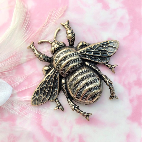 ANTIQUE BRASS Victorian Large Bee Stamping ~ Jewelry Ornament Oxidized Finding ~ Brass Stamping (C-608)