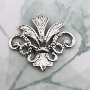 ANTIQUE SILVER (2 Pieces) French Fleur De Lis Crest Stamping ~ Jewelry Ornament Brass Findings