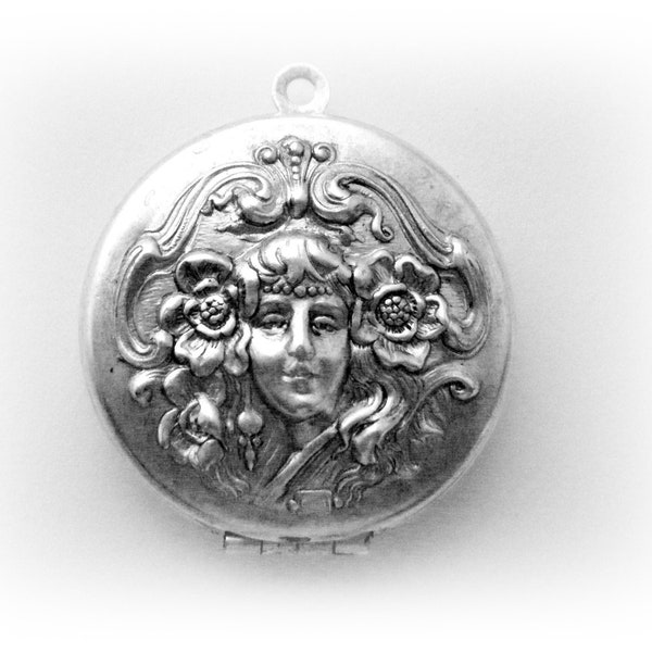 Raised Victorian Lady Repousse Cameo Locket Antique Silver Ox Brass (L)**