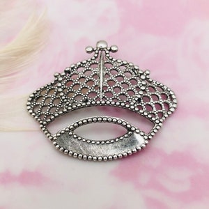 ANTIQUE SILVER Filigree Crown Stampings ~ Jewelry Ornament Oxidized Brass Findings ~ Brass Stamping (E-141)