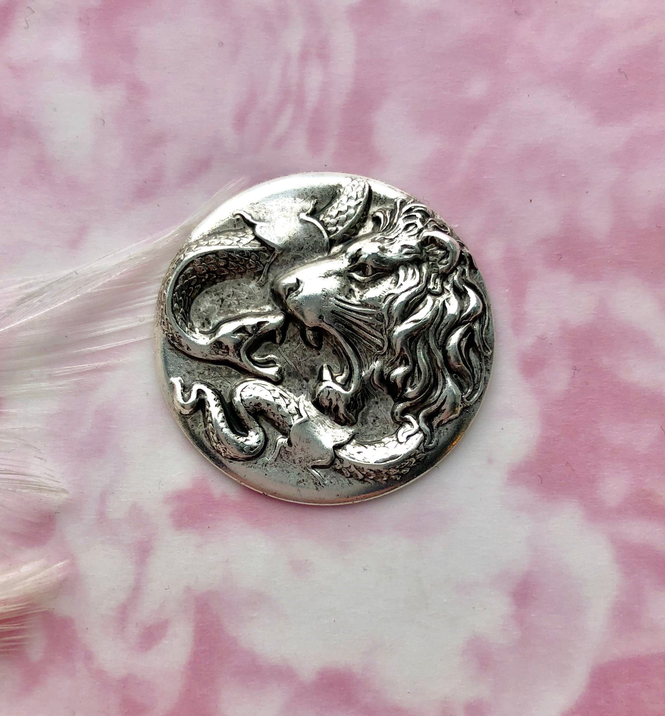 アンティークシルバー ライオンと蛇の刻印 ~ ジュエリー酸化金具 (E-15
