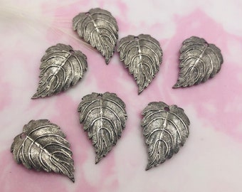 ANTIQUE SILVER (7 Pieces) Small Leaf Charms With Hole ~ Leaves Stampings (MI-007)