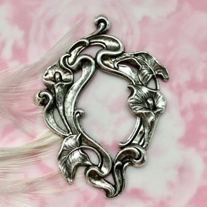 ANTIQUE SILVER Art Nouveau Calla Lily Flower Stamping ~ Jewelry Ornament Findings (C-106)