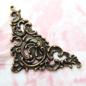 ANTIQUE BRASS Cartouche Plaque Floral Scroll Ornate Corner Stampings ~ Jewelry Ornament Oxidized Findings ~ Brass Stamping (C-1007)