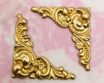 BRASS (2 Pieces) Flower Scroll Corners Stamping ~ Jewelry Findings (C-1107)