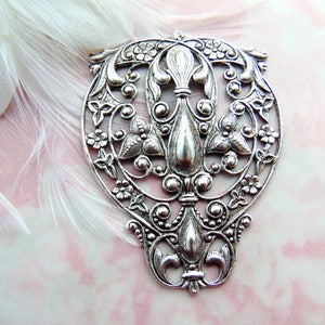 ANTIQUE SILVER Large Fleur De Lis Filigree Crest Stampings ~ Jewelry Oxidized Findings (FC-9)