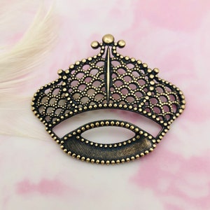 ANTIQUE BRASS Filigree Crown Stampings ~ Jewelry Ornament Oxidized Brass Findings ~ Brass Stamping (E-141)
