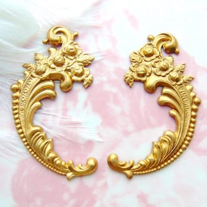 VINTAGE BRASS (2 Pieces) Floral Rose Flower Flourish Scroll Ornate Corner Stampings ~ Jewelry Ornament Findings ~ Brass Stamping (E-451)