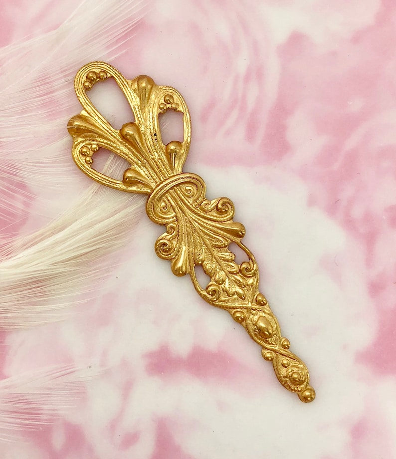 FB-6064 Dapt ANTIQUE BRASS French Ornament Panache Filigree Stamping Oxidized