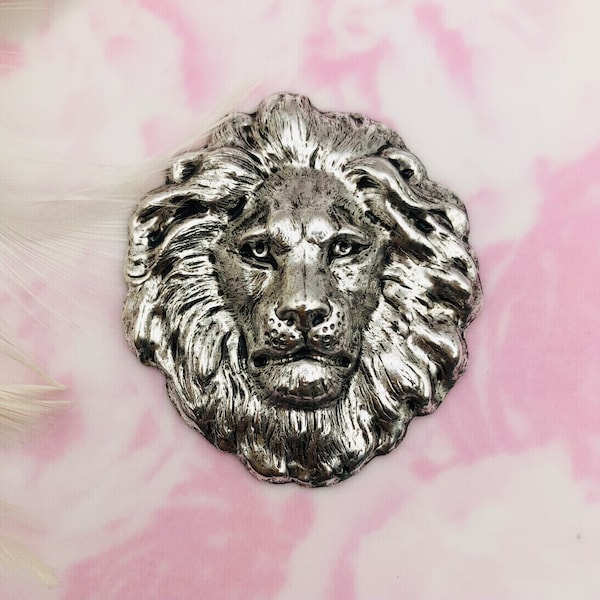 ANTIQUE SILVER Lion Head Stamping - Jewelry Ornament Brass Findings (DD-009)