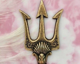 ANTIQUED BRASS Poseidon's Trident Shell Spear Stamping ~ Jewelry Oxidized Brass Findings (FB-6071)