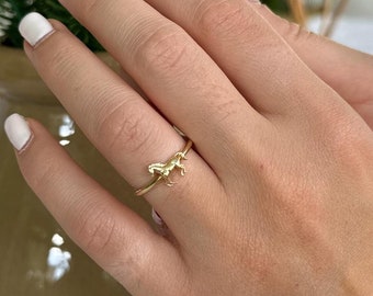 Anillo de oro macizo de 14 k con forma de caballo, anillo apilable con forma de caballo al galope, anillo delicado con forma de unicornio, joyería de animales, regalo de cumpleaños para ella, joyería astrológica para mujer