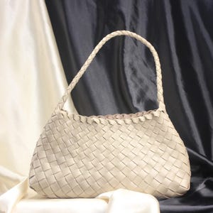 Leder geflochtene Umhängetasche | Gewebte Tasche im hawaiianischen Stil | Handmade Leder gewebt Einkaufstasche | HOBO TASCHE | Achseltasche | Gratis Futter