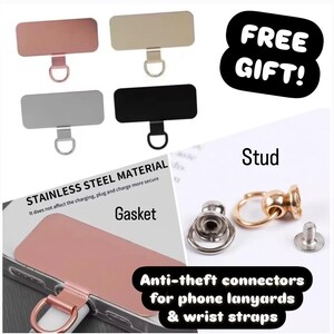 K&ouml;nnte beinhalten: Vier Handyh&uuml;llen-Verbindungselemente in Silber, Gold, Schwarz und Ros&eacute;gold. Jeder Verbinder hat eine kleine Schlaufe zum Anbringen eines Bandes oder eines Handgelenksriemens. Die Verbinder sind aus Edelstahl gefertigt und so konzipiert, dass sie sicher und langlebig sind. Das Bild zeigt auch einen goldenen Niet mit einer Schlaufe und einen silbernen Niet mit einer Schlaufe. Der Text "FREE GIFT!" befindet sich in der oberen rechten Ecke des Bildes. Der Text "STAINLESS STEEL MATERIAL" befindet sich in der unteren linken Ecke des Bildes. Der Text "It does not affect the charging, plug and charge more secure" befindet sich unter dem Text "STAINLESS STEEL MATERIAL". Der Text "Gasket" befindet sich unter dem Text "It does not affect the charging, plug and charge more secure". Der Text "Stud" befindet sich in der oberen rechten Ecke des Bildes. Der Text "Anti-theft connectors for phone lanyards & wrist straps" befindet sich in der unteren rechten Ecke des Bildes.