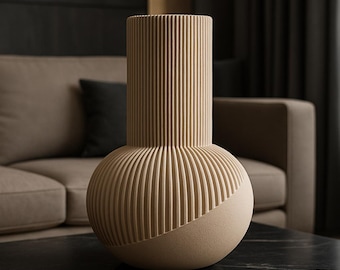 Jarrón acanalado impreso en 3D: decoración minimalista de cerámica beige