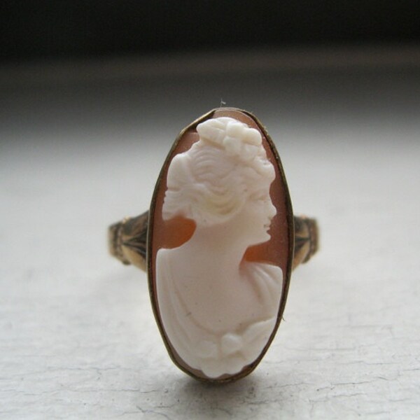 Vintage gold plate cameo ring