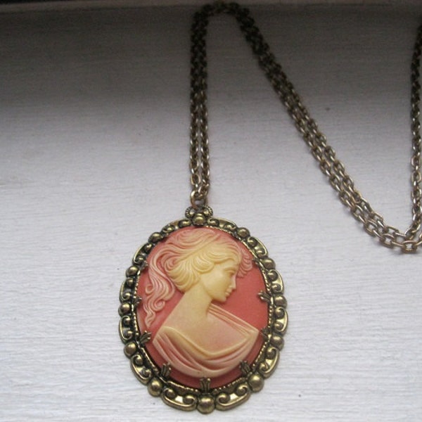 Vintage Oversized Cameo necklace