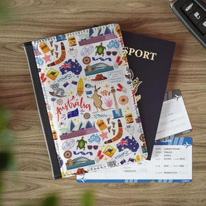 Australië thema paspoortomslag | Australië reisaccessoire Australisch cadeau Uniek reiscadeau Veganistisch leren paspoorthoes Australia Icons
