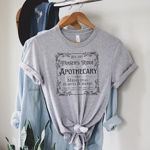 Fraser es Ridge Apothecary T-Shirt Outlander Shirt Fraser es Ridge T-Shirt Sassenach Shirt Jamie Fraser Clan