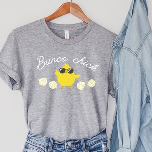 Bunco Chick T-Shirt | Frühlings Bunco Shirt | Osterhase Shirt | Bunco Würfelspiel | Bunco Zubehör | Bunco Geschenke | Bunco Preise