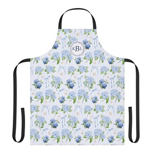 Fartuch z hortensją, fartuch z monogramem, prezent dla panny młodej, niebieskie hortensje, spersonalizowany fartuch kuchenny, kwiatowy fartuch dla niej