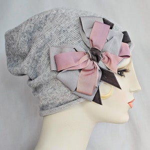 Berretto in maglia di lana, cloche in maglia, cappello in maglia grigio chiaro con fiocco in nastro vintage, cappello invernale, da donna
