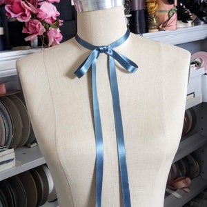 Blue Vintage Satin Ribbon Choker, bow choker, ribbon necklace, Belle Epoch, jabot, with clasp 画像 2