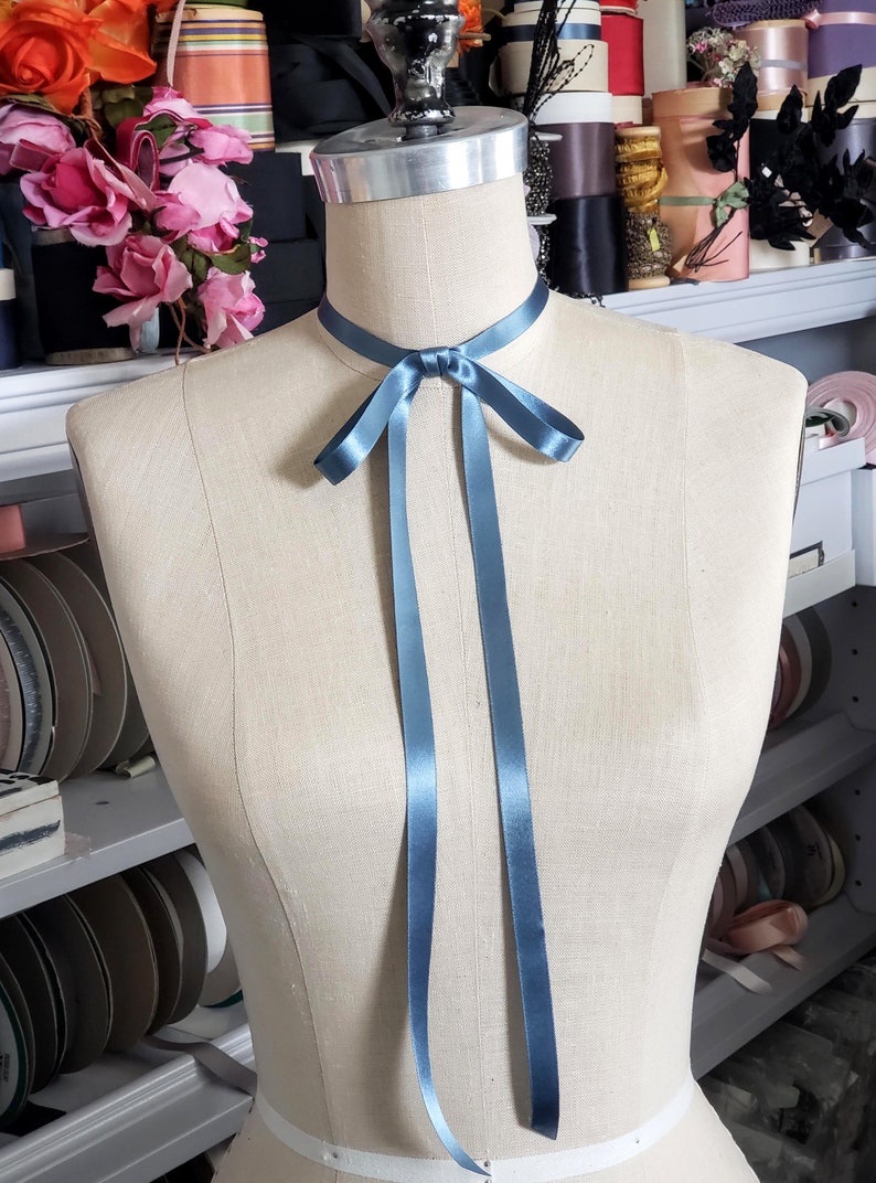 Blue Vintage Satin Ribbon Choker, bow choker, ribbon necklace, Belle Epoch, jabot, with clasp 画像 2
