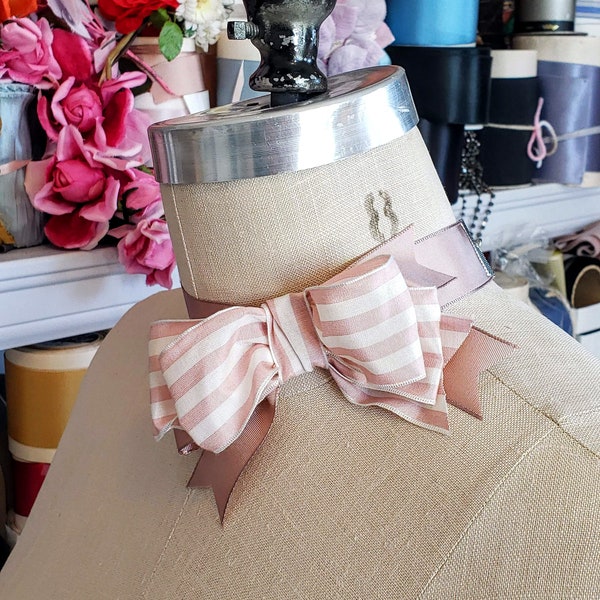 Dauphine Blush Pink Vintage Ribbon Bow Choker, girocollo a nastro, jabot, papillon, accessori da donna, fatto a mano