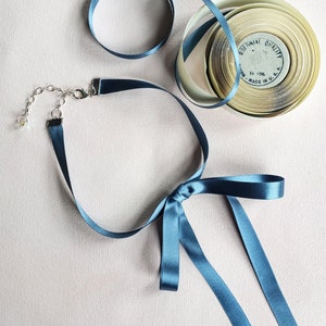 Blue Vintage Satin Ribbon Choker, bow choker, ribbon necklace, Belle Epoch, jabot, with clasp 画像 5
