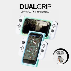 Puede incluir: Una funda de teléfono Dualgrip en azul claro y blanco, con el texto "DUALGRIP VERTICAL & HORIZONTAL". La funda se muestra con dos teléfonos, uno mostrando un mapa de juego y el otro una escena de bosque.