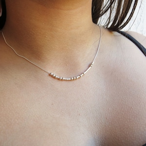 Collar con código Morse: collar delicado, plata esterlina o relleno de oro, mensaje oculto, collar personalizado, minimalista, regalo para mamá
