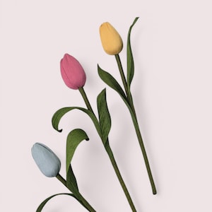 Tulipani di carta crespa, composizioni floreali di carta realistiche, fiori di carta fatti a mano, fiori per decorazioni, tulipani, regalo romantico, per lei