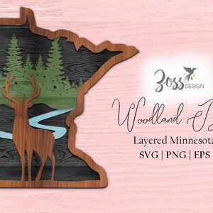 Pode incluir: Peça de arte em madeira em camadas em forma de Minnesota, com uma silhueta de veado, árvores e um rio. O design inclui o texto "Woodland Deer" e "Layered Minnesota".