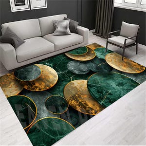 Tapis en marbre vert doré : décoration de salon moderne