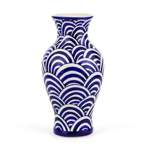 Jarrón grande pintado a mano con motivos geométricos