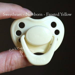 Sweetheart - Newborn - Honeybug - Magnetic Pacifier - Magnet included - Frosted Yellow