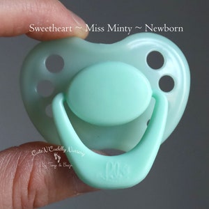Sweetheart - Newborn - Honeybug - Magnetic Pacifier - Magnet included - Miss Minty