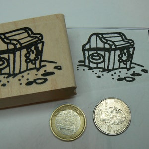 P96 Larger pirate treasure chest rubber stamp.