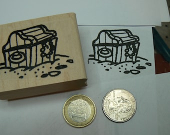 P96 Larger pirate treasure chest rubber stamp.