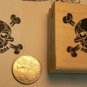 P56 Pirate skull and bones rubber stamp
