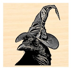 P123 Corvo de Halloween usando chapéu de bruxa