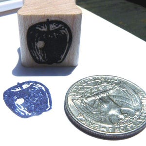 P24 Miniaturowy stempel gumowy jabłkowy WM