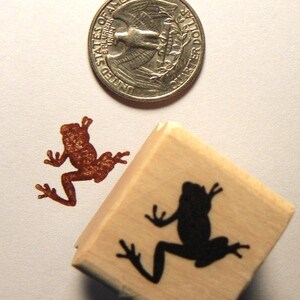 P24 Miniature tree frog rubber stamp Wm